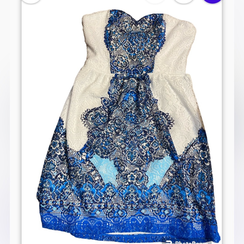 Stiletto’s strapless, lace mini dress.  Size small.‎